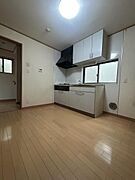 ご家族様でお食事をするのにちょうど良いスペースです。