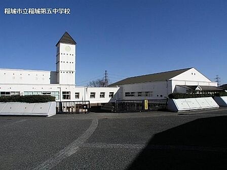 稲城市立稲城第五中学校まで641m