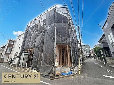外観:右側が本物件B号棟になります。現地見学後に同じ売主様のモデルルームのご見学も可能です。皆さまのお問い合わせをお待ちしております。 外観:右側が本物件B号棟になります。現地見学後に同じ売主様のモデルルームのご見学も可能です。皆さまのお問い合わせをお待ちしております。