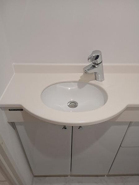 ■トイレ手洗い■トイレ内に手洗いスペースを備えています。使用後すぐに手を洗いやすく、来客時にも使いやすい仕様です。