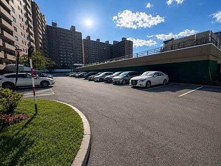 ■駐車場■敷地内駐車場があります。月額8、000円から12、000円、空き状況や利用条件は都度確認が必要です。※2台目相談可
