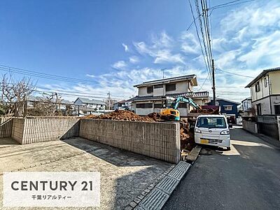 外観：建設中です！施工例のご見学できます！周辺環境や他物件もまとめてご案内可能です！不動産の事ならどんな事でもお気軽にご相談ください。