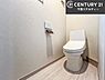 トイレ：1・2階にトイレがございます！朝の忙しい時間帯も待たずにすみそうですね。白を基調とした清潔感のあるトイレでお手入れがしやすいです！