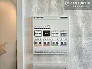 浴室乾燥や暖房が付いている魅力的な仕様です！冬場はヒートショックの予防にも使えます。雨の日でもお洗濯物が乾かせるので、洗濯物をため込みにくい！