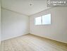 子供部屋：掃き出し窓がないお部屋は、お子様のお部屋としても安心です！収納スペースも充実しているので散らかったお部屋をサッと片付けられます！