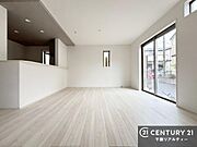 大切な家族が集まるからこそLDKにはこだわりたい。子供たちが元気に笑いながら走り回っている姿を見た時が「広い家にして良かった」と思う瞬間です。