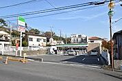 ファミリーマート市川宮久保店まで469m