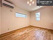 掃き出し窓がないお部屋は、お子様のお部屋としても安心です！壁面も広く設けられているので、成長にあわせてレイアウトを変更できるもの魅力の一つです。