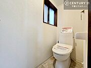 温水洗浄便座につき、冬場は便座が暖かくできるので冷たい便座に座らずに済む嬉しい仕様です！