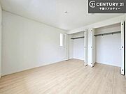 洋室は子供部屋や寝室、色々と用途多彩に利用できますね。収納力もたっぷりなので、広々気持ちよく過ごすことができます。