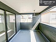 陽当たり良好なバルコニーです！晴れた日には青い空を見渡せる開放的な時間を楽しめます。