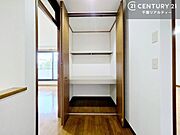 収納が充実しているからこそ、お部屋はいつも広々。掃除や片付けもラクになり、居心地の良い暮らしが続きます。