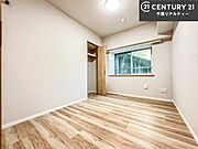 明るく風通しの良い居室です。「シンプル」にデザインされた室内。自由度が高いので家具やレイアウトでお好みの空間を創り上げられます。是非一度、現地にてご確認ください。