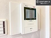 TVモニター付きインターホンを備え、訪問者を映像で確認してから対応できるため、防犯面も安心です。お子様のお留守番時にも心強く、ご家族の安心・安全な暮らしをサポートします。