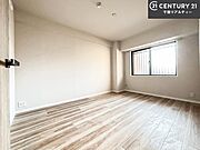 掃き出し窓がないお部屋は、お子様のお部屋としても安心です！収納スペースも充実しているので散らかったお部屋をサッと片付けられます！