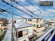 晴れた日には青い空を見渡せる開放的な時間を楽しめます。気持ちの良い風が通り抜ける街並みです！