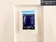 TVモニター付きインターホンを備え、訪問者を映像で確認してから対応できるため、防犯面も安心です。お子様のお留守番時にも心強く、ご家族の安心・安全な暮らしをサポートします。