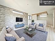 家具はCGパースです。心地良いリビングは家族が自然と集まります。家族団欒の時間が増えそうです。ご家族と、より一層充実した時間を過ごせそうですね。