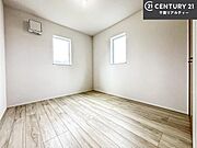 掃き出し窓がないお部屋は、お子様のお部屋としても安心です！収納スペースも充実しているので散らかったお部屋をサッと片付けられます！