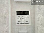 ボタンのスイッチや自動でお風呂の準備が整うため、わざわざ浴室に行ってお湯を入れたり継ぎ足したりする必要がなく便利ですね！