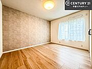 掃き出し窓がないお部屋は、お子様のお部屋としても安心です！収納スペースも充実しているので散らかったお部屋をサッと片付けられます！