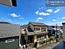 その他：落ち着いた住宅街の景色を望みながら、視界もしっかり確保された眺望。街並みを身近に感じつつ、ゆったりとした開放感を楽しめます。