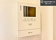 TVモニター付きインターホンを備え、訪問者を映像で確認してから対応できるため、防犯面も安心です。お子様のお留守番時にも心強く、ご家族の安心・安全な暮らしをサポートします。