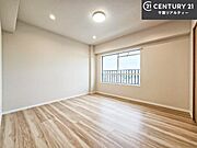 掃き出し窓がないお部屋は、お子様のお部屋としても安心です！収納スペースも充実しているので散らかったお部屋をサッと片付けられます！