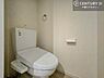 トイレ：1・2階にトイレがございます！朝の忙しい時間帯も待たずにすみそうですね。白を基調とした清潔感のあるトイレでお手入れがしやすいです！