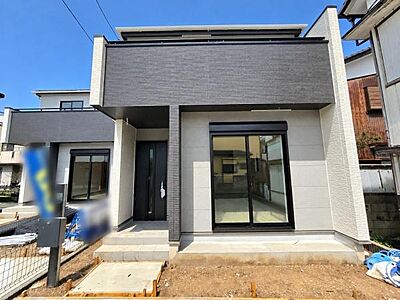 外観:外構工事はまだですが室内は完成しているので内見可能です!当日の内見も承っておりますのでお気軽にお問い合わせくださいませ! 外観:外構工事はまだですが室内は完成しているので内見可能です!当日の内見も承っておりますのでお気軽にお問い合わせくださいませ!