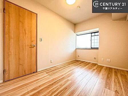 掃き出し窓がないお部屋は、お子様のお部屋としても安心です!収納スペースも充実しているので散らかったお部屋をサッと片付けられます!