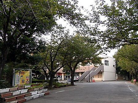 船橋市立行田中学校まで1100m