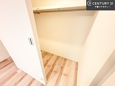 収納が充実しているからこそ、お部屋はいつも広々。掃除や片付けもラクになり、居心地の良い暮らしが続きます。