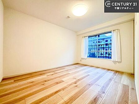 シンプルにデザインされているため、家具を選びません!お気に入りの家具を置いてくつろげる空間を作ることができます。