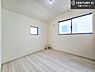 子供部屋：掃き出し窓がないお部屋は、お子様のお部屋としても安心です！収納スペースも充実しているので散らかったお部屋をサッと片付けられます！