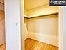 収納：ウォークインクローゼット付きです。たくさんのお洋服などを収納しておけそうですね！他にも扇風機や加湿器など季節物の大きな家電も収納できます。
