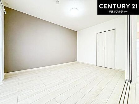 シンプルにデザインされているため、家具を選びません!お気に入りの家具を置いてくつろげる空間を作ることができます。