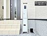 その他：ポスト一体型宅配ボックス！玄関周りをすっきり見せつつ、再配達のストレスなく荷物を確実に受け取れる点が最大の特徴です。防犯性が高く、大型メール便にも対応可能！