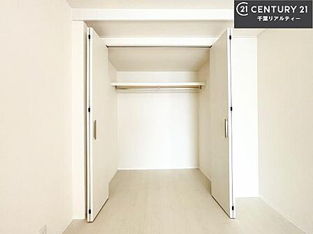 各居室収納付き！急なお客様が来客しても散らかったお部屋をサッと片付けられます！お部屋のスペースが生まれゆとりあるお部屋を演出することが出来ます！