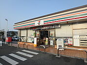 セブンイレブン足立東伊興1丁目店まで587m