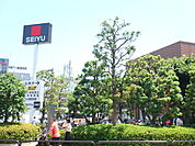 西友竹の塚店まで971m