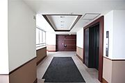 各階エレベータ前