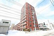 1階部分・南向き・陽当たり良好・専用駐車場・専用庭あり 使用料合計 10、330円/月