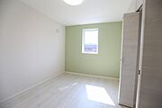 2階の洋室約6.0帖でございます。