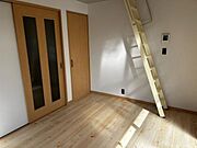 角部屋出窓つき