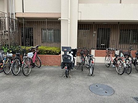 敷地内に自由に駐輪が可能です(無料)