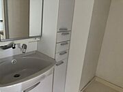 収納付きの洗面所
