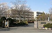 鳩山町立鳩山中学校まで2222m