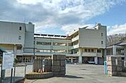 越生中学校まで3255m