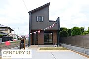 ◎ダークグレーと木目調の外壁を使用したモダンでスタイリッシュな邸宅！◎LDKはゆとりの20帖！対面式キッチンで家族で過ごす時間がもっと楽しくなりそうです♪